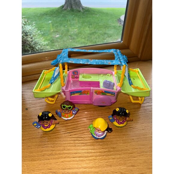 Fisher Price Little People Pink & Green Camping Set With Figures - Picture 7 of 8